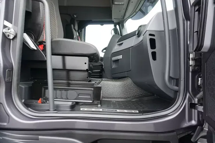 Renault / T 460 / EURO 6 / ACC / RETARDER / SLEEPER CAB zdjęcie 39