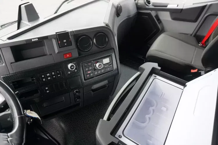 Renault / T 460 / EURO 6 / ACC / RETARDER / SLEEPER CAB zdjęcie 9