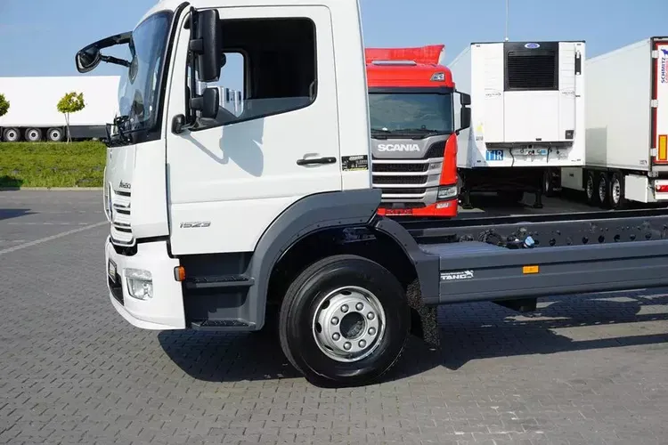 Mercedes ATEGO / 1523 / ACC / EURO 6 / PODWOZIE DO ZABUDOWY / DŁ. 6,75 M zdjęcie 18