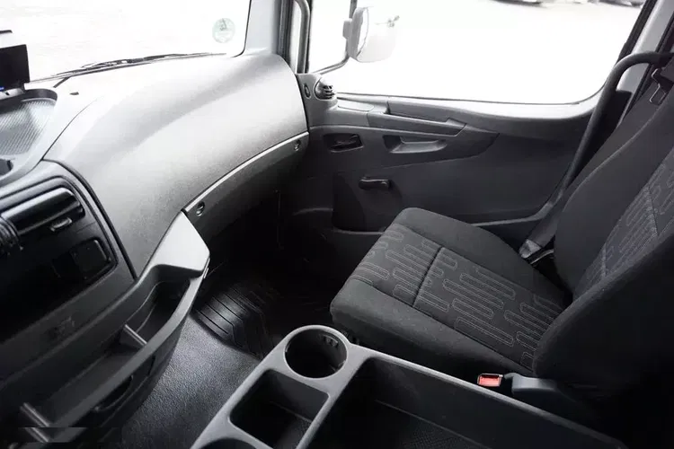 Mercedes ATEGO / 1523 / ACC / EURO 6 / PODWOZIE DO ZABUDOWY / DŁ. 6,75 M zdjęcie 22