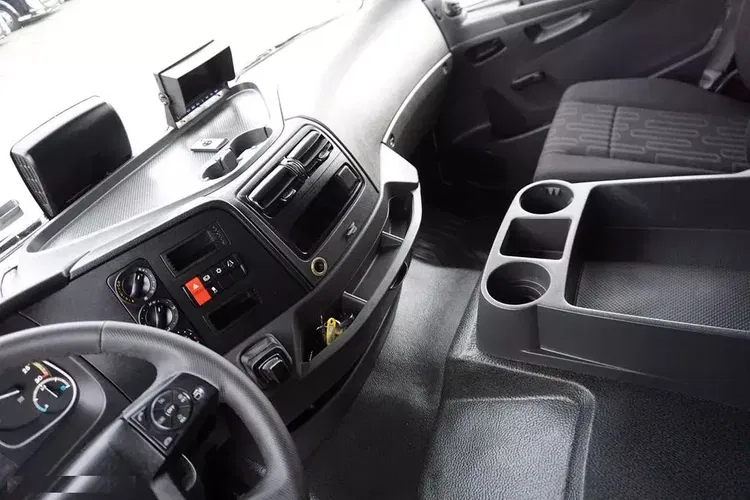 Mercedes ATEGO / 1523 / ACC / EURO 6 / PODWOZIE DO ZABUDOWY / DŁ. 6,75 M zdjęcie 9