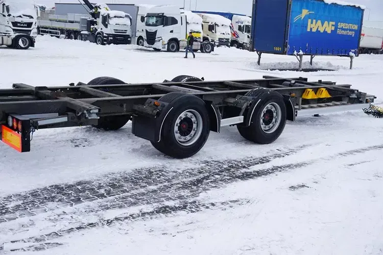 Inna H&W / TANDEM / BDF / 7,15 , 7,45 , 7,82 M / MEGA / OŚ PODNOSZONA zdjęcie 18