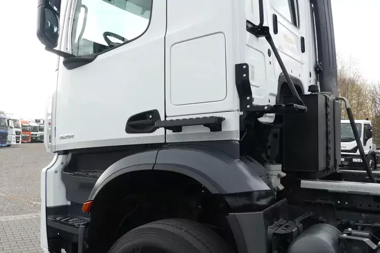 Mercedes AROCS 3251 8x4 / HAKOWIEC PALFINGER / EURO 6 / MANUAL / zdjęcie 19