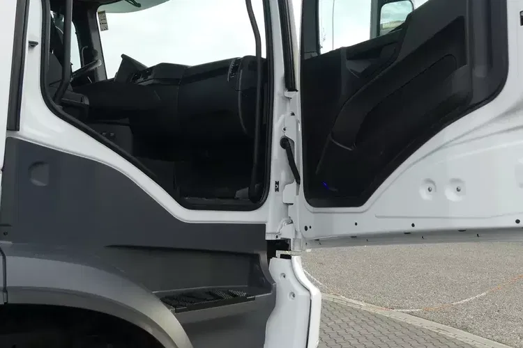 Mercedes AROCS 3251 8x4 / HAKOWIEC PALFINGER / EURO 6 / MANUAL / zdjęcie 23