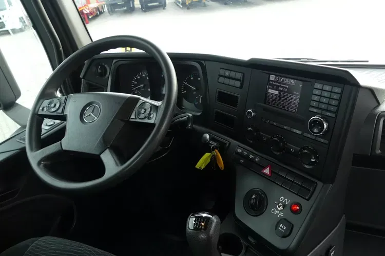 Mercedes AROCS 3251 8x4 / HAKOWIEC PALFINGER / EURO 6 / MANUAL / zdjęcie 29