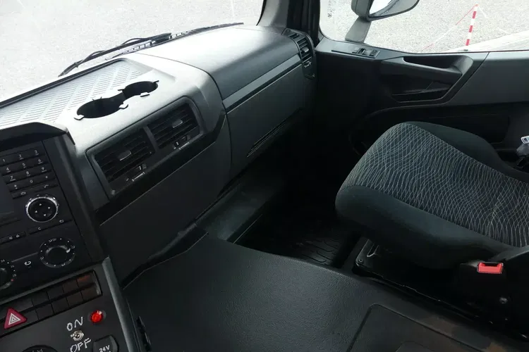 Mercedes AROCS 3251 8x4 / HAKOWIEC PALFINGER / EURO 6 / MANUAL / zdjęcie 30