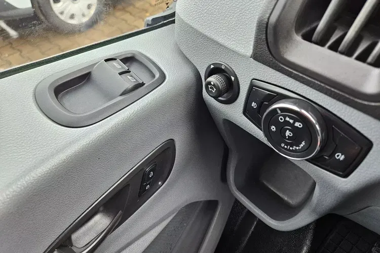 Ford transit L3H3 64999zł NETTO Brygadówka 6 osób 2.0TdCi/170KM zdjęcie 17