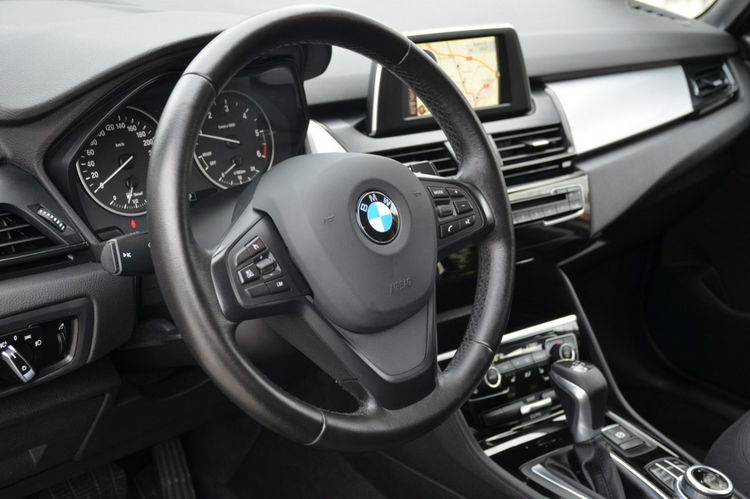 BMW 218 Opłacona 2.0D 150KM Serwis 7-foteli Navi El.klapa Bi-xenon Grz.fotele zdjęcie 24