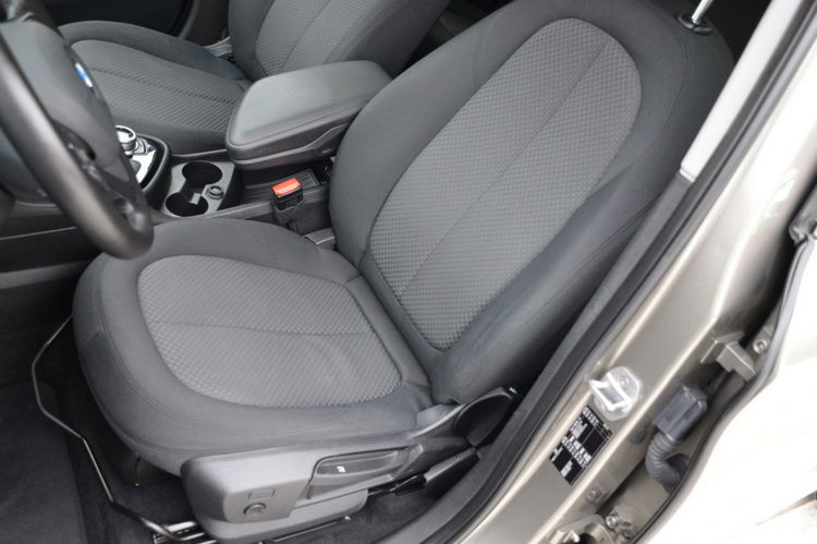 BMW 218 Opłacona 2.0D 150KM Serwis 7-foteli Navi El.klapa Bi-xenon Grz.fotele zdjęcie 25