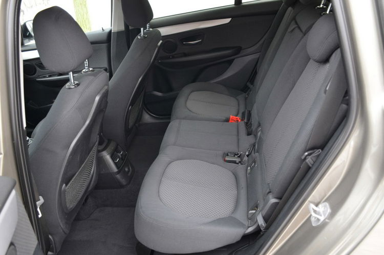 BMW 218 Opłacona 2.0D 150KM Serwis 7-foteli Navi El.klapa Bi-xenon Grz.fotele zdjęcie 26