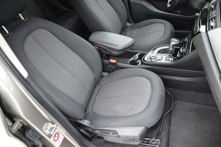 BMW 218 Opłacona 2.0D 150KM Serwis 7-foteli Navi El.klapa Bi-xenon Grz.fotele zdjęcie 28