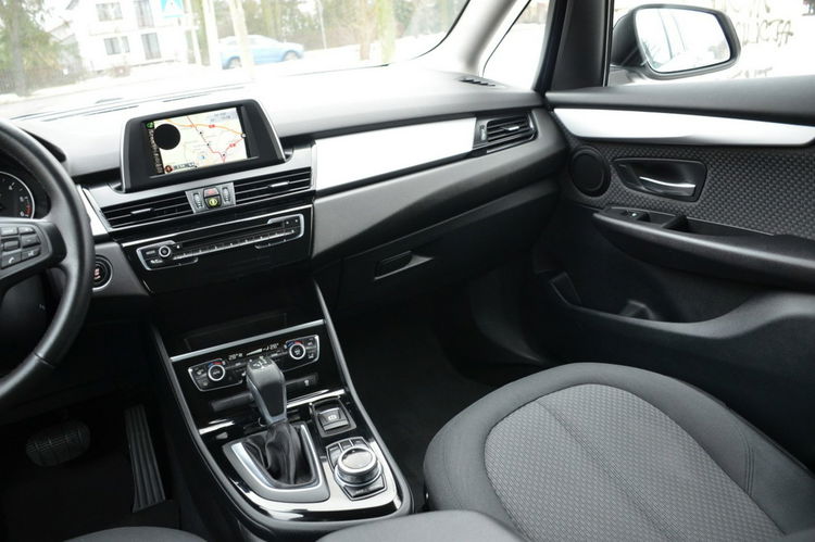 BMW 218 Opłacona 2.0D 150KM Serwis 7-foteli Navi El.klapa Bi-xenon Grz.fotele zdjęcie 30