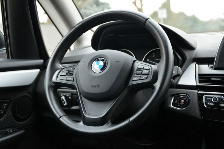 BMW 218 Opłacona 2.0D 150KM Serwis 7-foteli Navi El.klapa Bi-xenon Grz.fotele zdjęcie 32