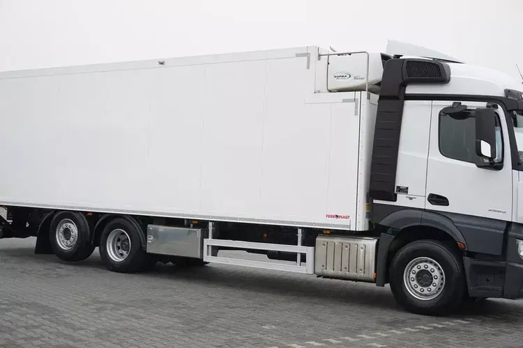 Mercedes ACTROS / 2553 / EURO 6 / CHŁODNIA + WINDA / 23 PALETY / OŚ SKRĘTNA zdjęcie 16