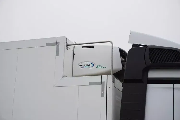 Mercedes ACTROS / 2553 / EURO 6 / CHŁODNIA + WINDA / 23 PALETY / OŚ SKRĘTNA zdjęcie 25