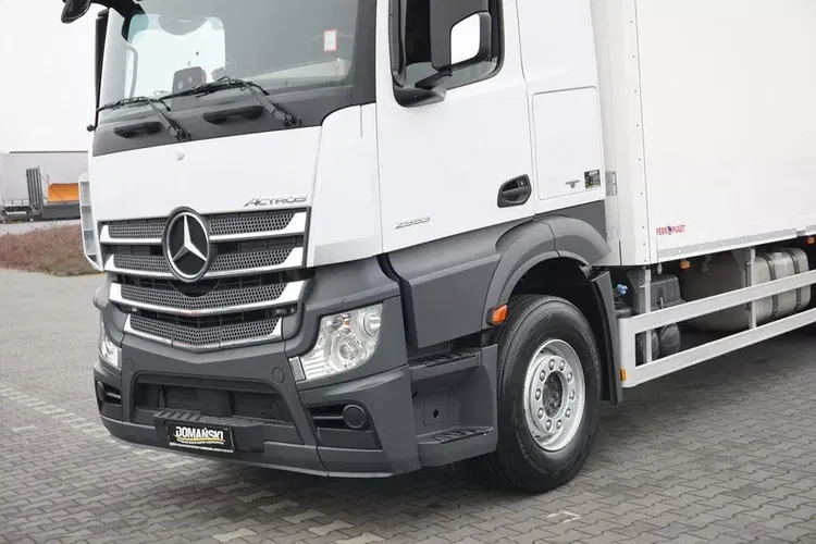Mercedes ACTROS / 2553 / EURO 6 / CHŁODNIA + WINDA / 23 PALETY / OŚ SKRĘTNA zdjęcie 29