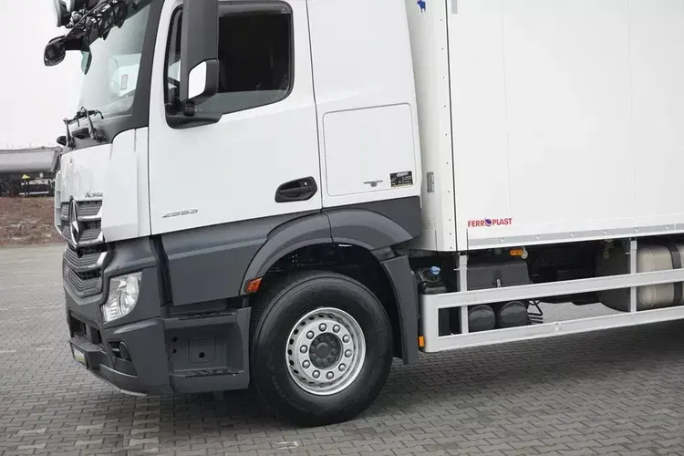 Mercedes ACTROS / 2553 / EURO 6 / CHŁODNIA + WINDA / 23 PALETY / OŚ SKRĘTNA zdjęcie 31
