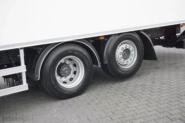 Mercedes ACTROS / 2553 / EURO 6 / CHŁODNIA + WINDA / 23 PALETY / OŚ SKRĘTNA zdjęcie 32