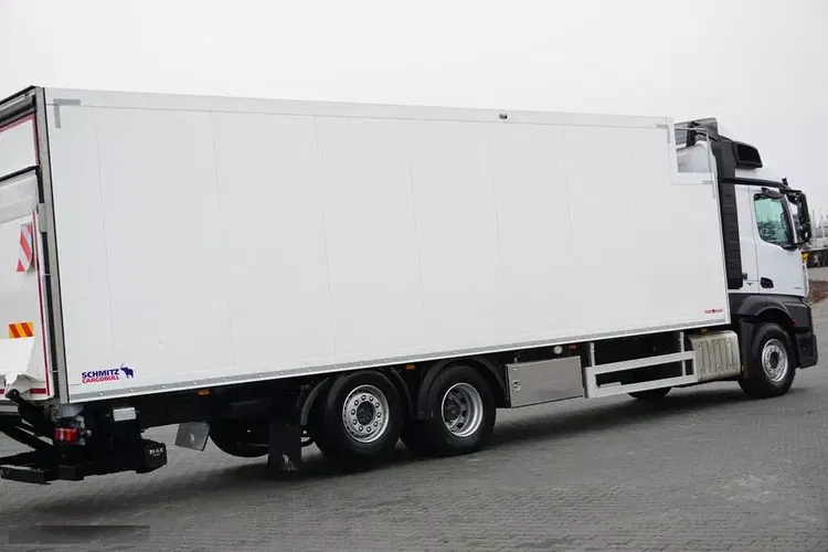 Mercedes ACTROS / 2553 / EURO 6 / CHŁODNIA + WINDA / 23 PALETY / OŚ SKRĘTNA zdjęcie 36