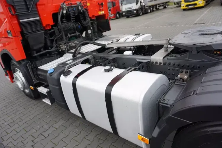 Volvo FH / 420 / E 6 / ACC / PEŁNY ADR / HYDRAULIKA / MAŁY PRZEBIEG zdjęcie 10