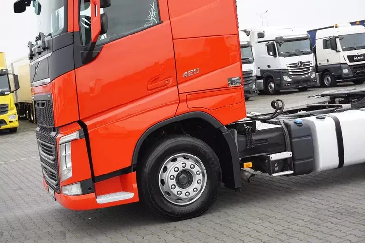Volvo FH / 420 / E 6 / ACC / PEŁNY ADR / HYDRAULIKA / MAŁY PRZEBIEG zdjęcie 18