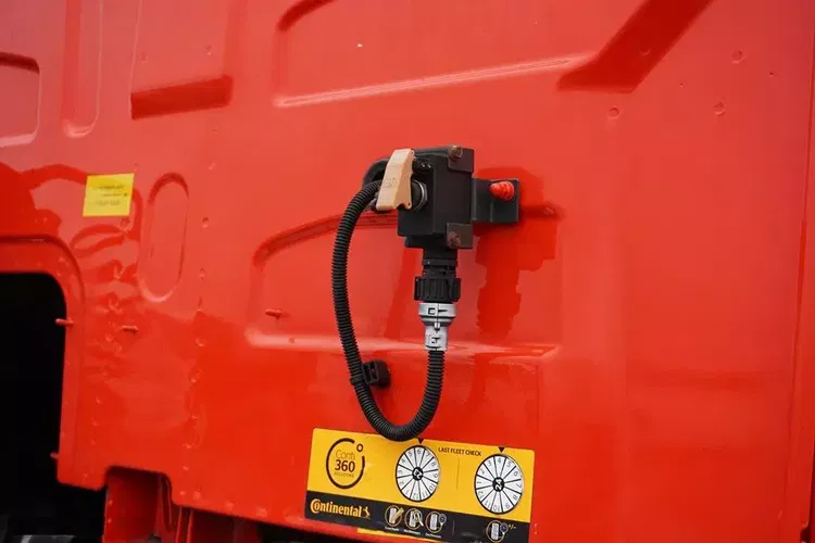 Volvo FH / 420 / E 6 / ACC / PEŁNY ADR / HYDRAULIKA / MAŁY PRZEBIEG zdjęcie 31