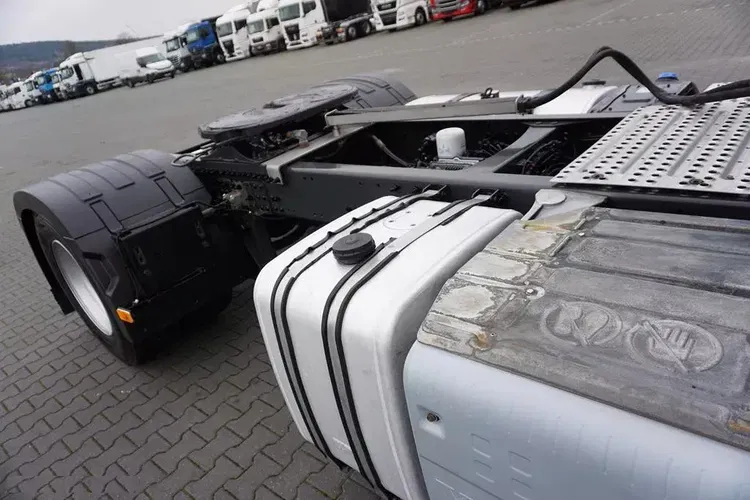 Volvo FH / 420 / E 6 / ACC / PEŁNY ADR / HYDRAULIKA / MAŁY PRZEBIEG zdjęcie 32