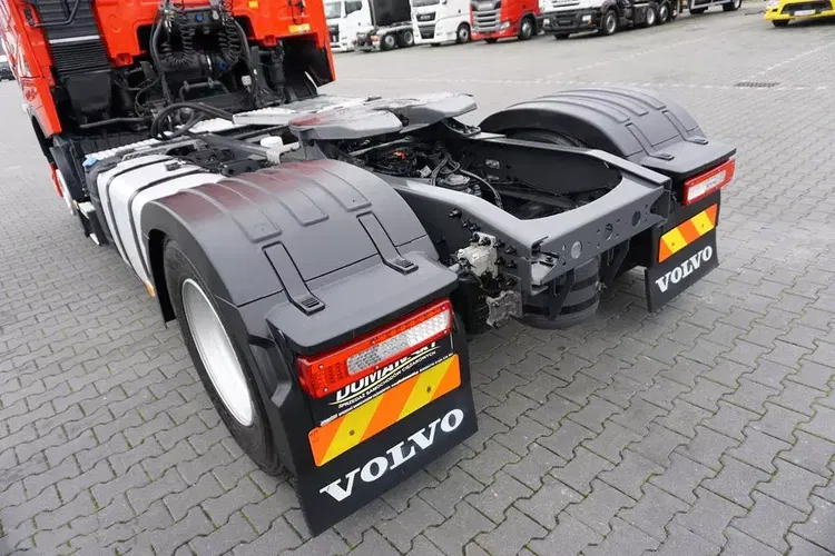 Volvo FH / 420 / E 6 / ACC / PEŁNY ADR / HYDRAULIKA / MAŁY PRZEBIEG zdjęcie 34