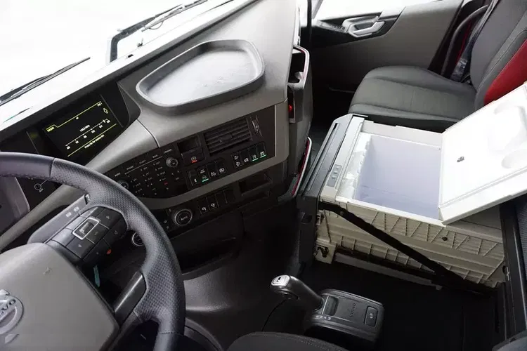 Volvo FH / 420 / E 6 / ACC / PEŁNY ADR / HYDRAULIKA / MAŁY PRZEBIEG zdjęcie 9