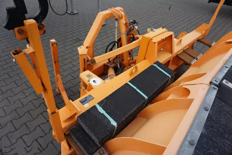 MAN PŁUG ŚNIEŻNY / DRUTZEL / DZIELONY / HYDRAULICZNY / 2,8 X 1 M + PIASKARKO - SOLARKA zdjęcie 13