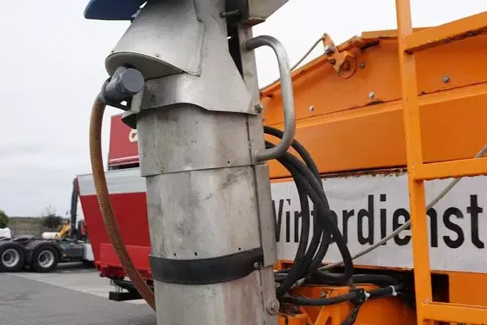 MAN PŁUG ŚNIEŻNY / DRUTZEL / DZIELONY / HYDRAULICZNY / 2,8 X 1 M + PIASKARKO - SOLARKA zdjęcie 18