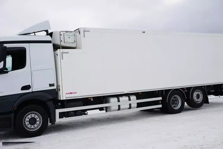 Mercedes / ACTROS / 2553 / EURO 6 / CHŁODNIA + WINDA / 23 PALETY / OŚ SKRĘTNA zdjęcie 15