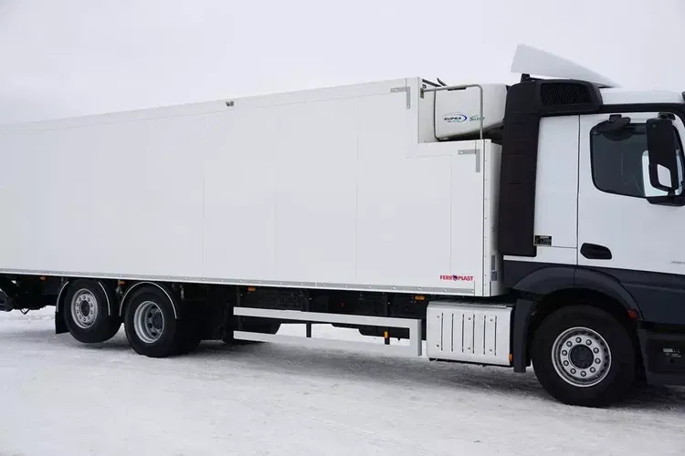 Mercedes / ACTROS / 2553 / EURO 6 / CHŁODNIA + WINDA / 23 PALETY / OŚ SKRĘTNA zdjęcie 16