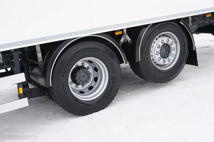 Mercedes / ACTROS / 2553 / EURO 6 / CHŁODNIA + WINDA / 23 PALETY / OŚ SKRĘTNA zdjęcie 19