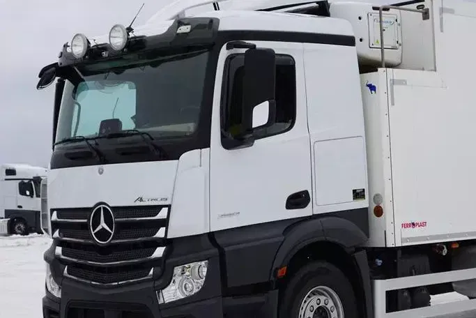 Mercedes / ACTROS / 2553 / EURO 6 / CHŁODNIA + WINDA / 23 PALETY / OŚ SKRĘTNA zdjęcie 21