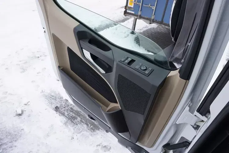 Mercedes / ACTROS / 2553 / EURO 6 / CHŁODNIA + WINDA / 23 PALETY / OŚ SKRĘTNA zdjęcie 39