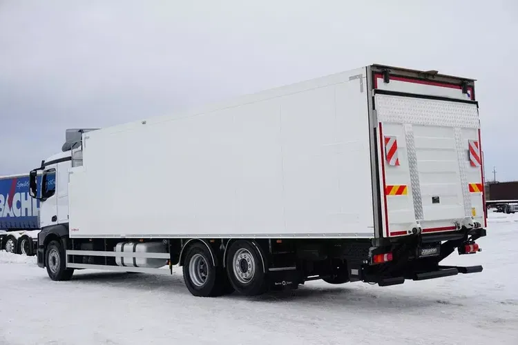 Mercedes / ACTROS / 2553 / EURO 6 / CHŁODNIA + WINDA / 23 PALETY / OŚ SKRĘTNA zdjęcie 6