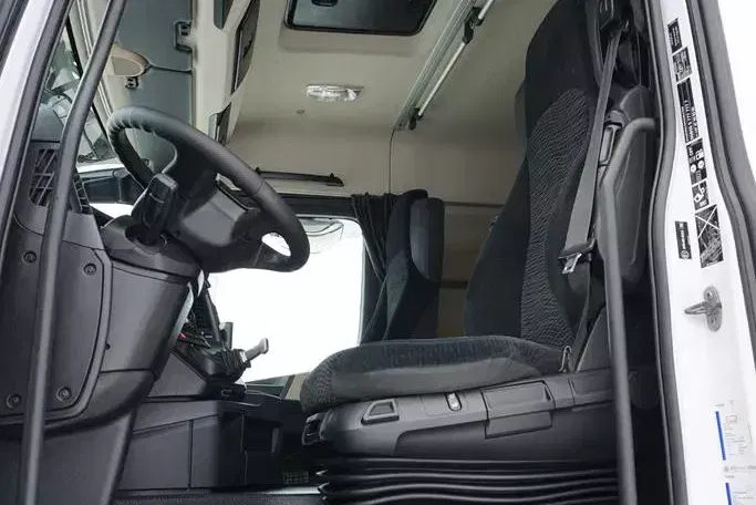 Mercedes / ACTROS / 2553 / EURO 6 / CHŁODNIA + WINDA / 23 PALETY / OŚ SKRĘTNA zdjęcie 7