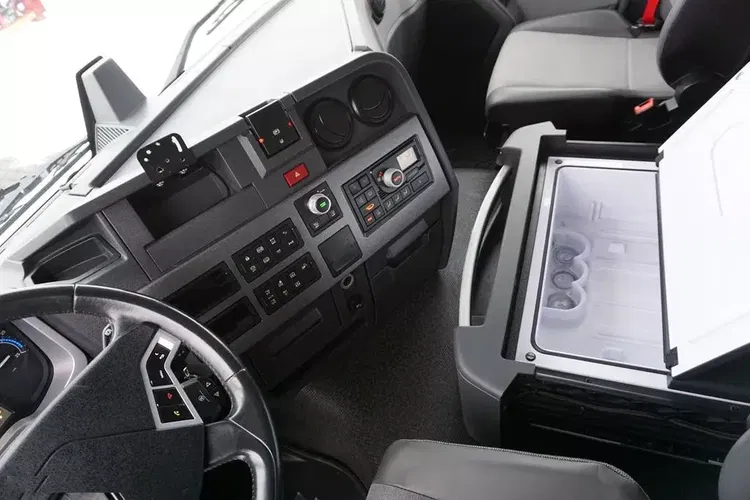 Renault T 380 / ACC / E 6 / FIRANKA + WINDA / 20 PALET / DŁ. 8.2 M / OŚ SKRĘTNA zdjęcie 9