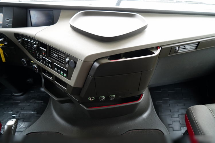 Volvo FH 460 / FIRANKA 7.45 M / SOLÓWKA / I-SAVE / KLIMATYZACJA POSTOJOWA / OŚ PODNOSZONA I SKRĘTNA / 6x2 zdjęcie 38