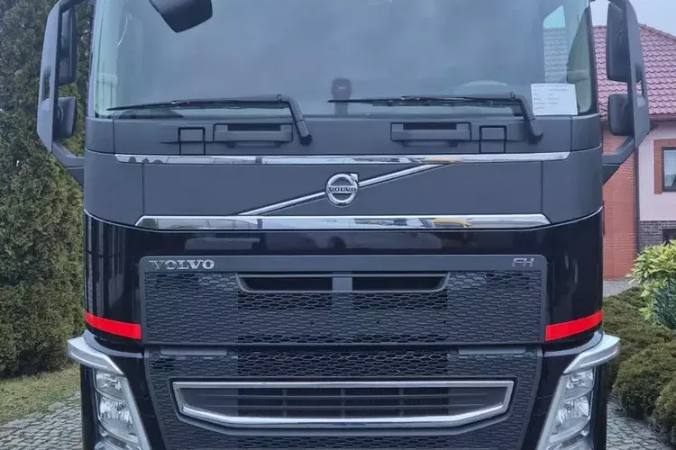 Volvo FH GLOBETROTTER zdjęcie 2