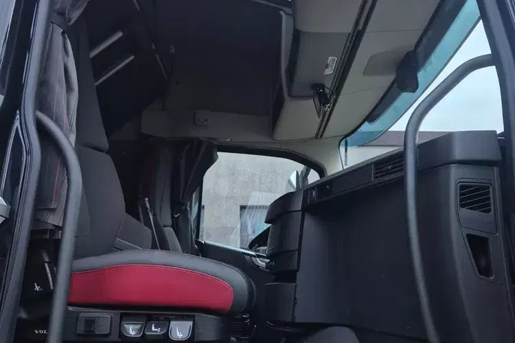 Volvo FH GLOBETROTTER zdjęcie 23