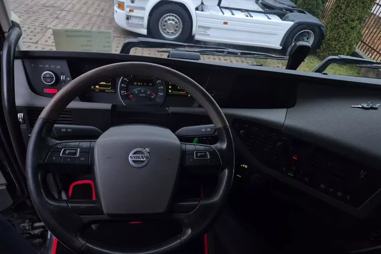 Volvo FH GLOBETROTTER zdjęcie 24