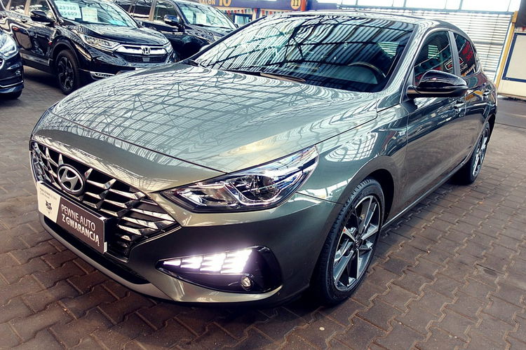 Hyundai i30 FASTBACK AUTOMAT 160KM Navi+Kamera+Led 1WŁ KRAJOWY 100% Bezwypadk F23% zdjęcie 6
