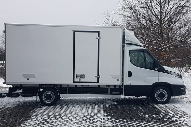 Iveco Daily 3.0 CHŁODNIA 8EP IZOTERMA AGREGAT 4.07x2.05x1.99 FUNKCJA GRZANIA zdjęcie 12