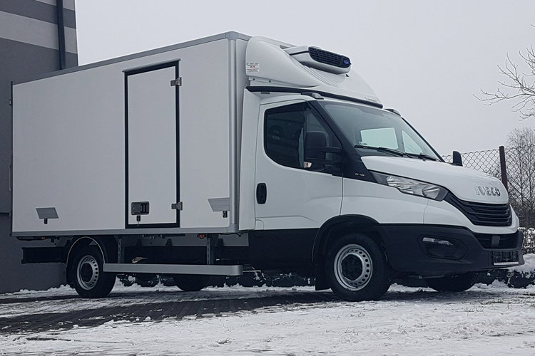 Iveco Daily 3.0 CHŁODNIA 8EP IZOTERMA AGREGAT 4.07x2.05x1.99 FUNKCJA GRZANIA zdjęcie 29