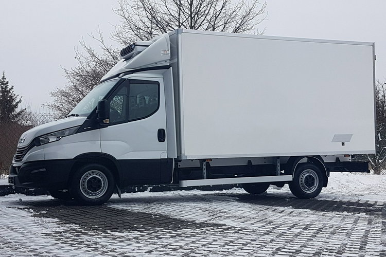 Iveco Daily 3.0 CHŁODNIA 8EP IZOTERMA AGREGAT 4.07x2.05x1.99 FUNKCJA GRZANIA zdjęcie 39