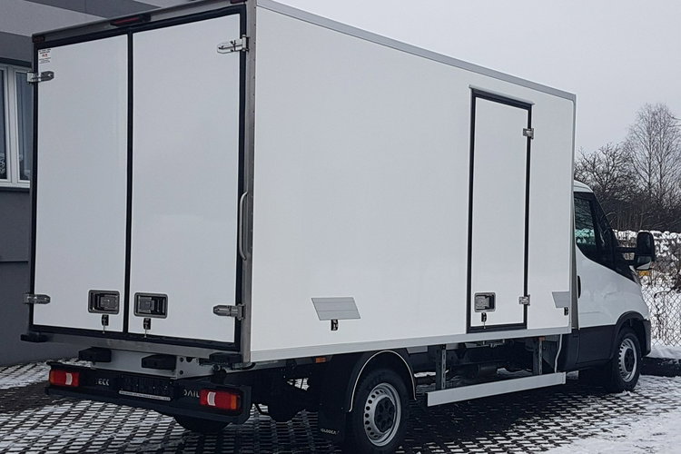 Iveco Daily 3.0 CHŁODNIA 8EP IZOTERMA AGREGAT 4.07x2.05x1.99 FUNKCJA GRZANIA zdjęcie 4