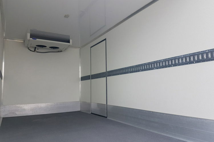 Iveco Daily 3,0 CHŁODNIA 8EP IZOTERMA AGREGAT 4,07x2,05x1,99 FUNKCJA GRZANIA zdjęcie 21