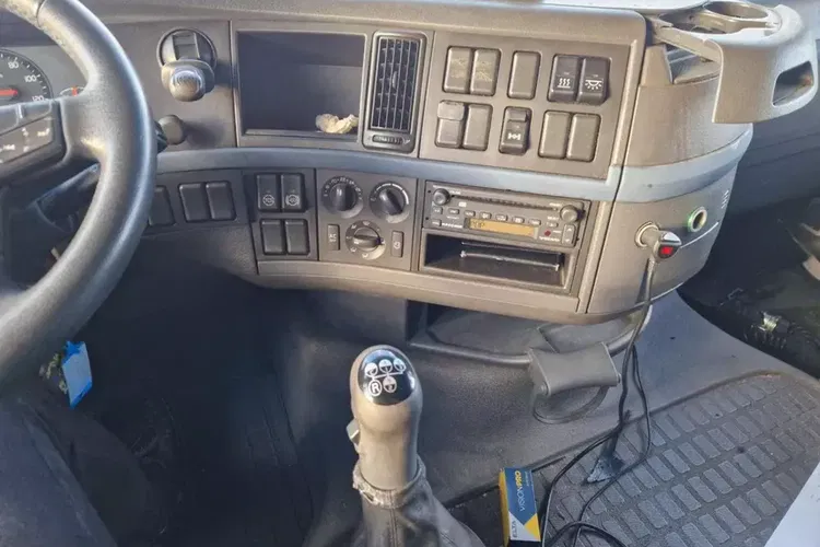 Volvo Rama Odnowiona, Opony 10 mm bieżnika zdjęcie 12